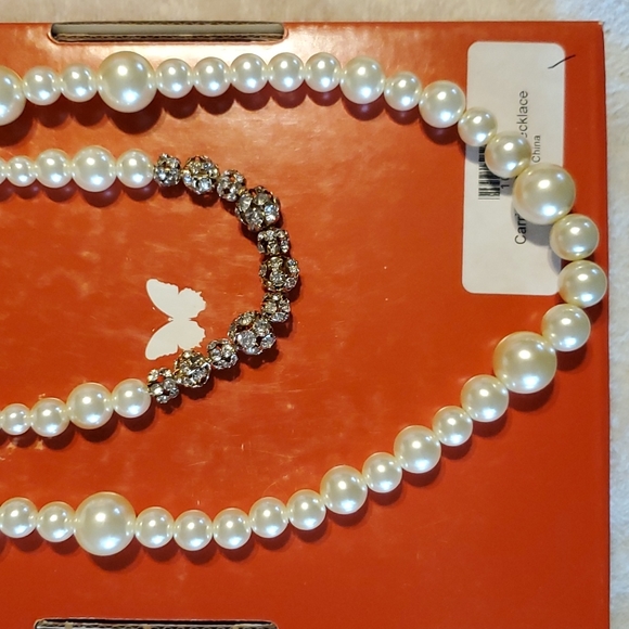 Carriage Ride Necklace 30" resin Pearls with accented glass stones. - Picture 3 of 15
